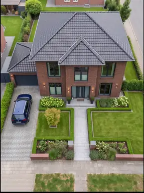Vogelperspektive auf Haus und Garten
