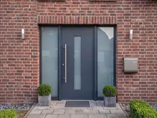 Haustür und Eingangsbereich